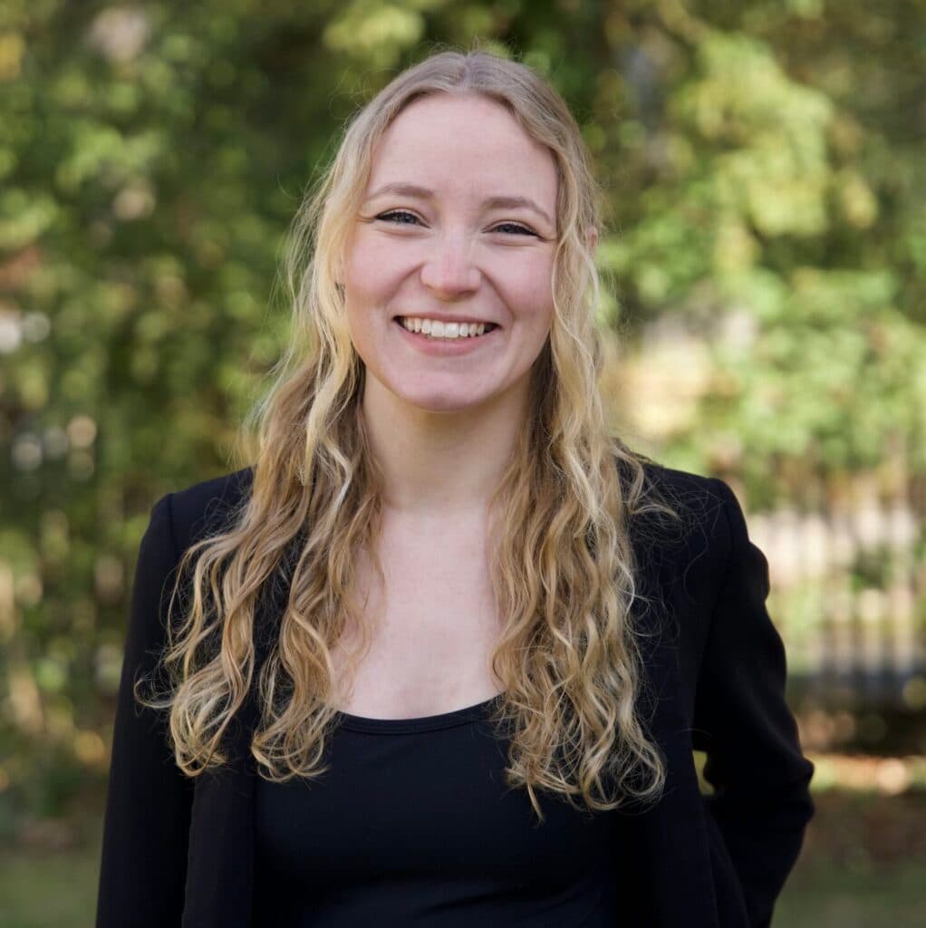 Nadja Augustin lächelnd